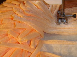 Делаем мохнатый коврик в
ванную