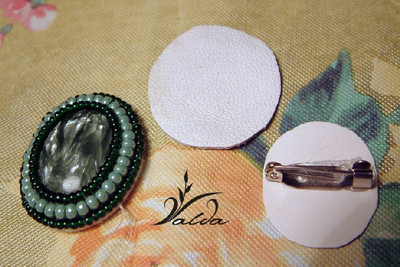 Вышитая брошь. Мастер-класс Вышитая брошь. Мастер-класс