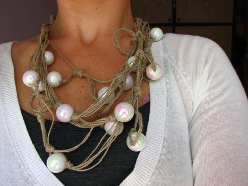 Браслет из веревок и бусин Браслет из веревок и бусин