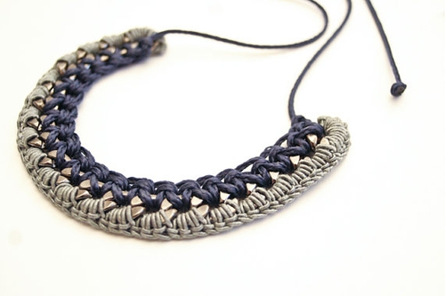 Браслет из веревок и бусин Браслет из веревок и бусин