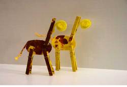 Жираф из прищепок