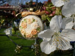 Изящные кулоны для весеннего настроения