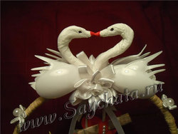 Давайте сделаем лебедя из пластиковой посуды