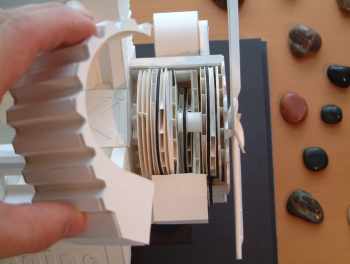 Действующая модель двигателя из бумаги