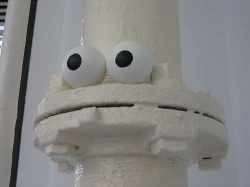 Магнитные глаза из тенисных мячиков