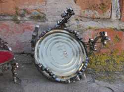 Поделки из консервных банок (стулья и столик) Поделки из консервных банок (стулья и столик)